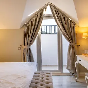 the-pine-hill-hotel-suites.aegeanhotels.net/